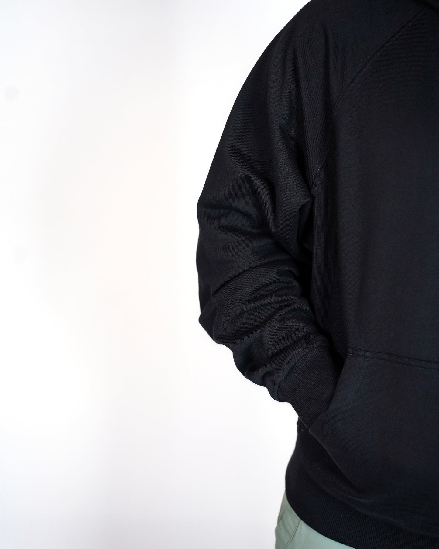 HOODIE OSLO - NEGRO