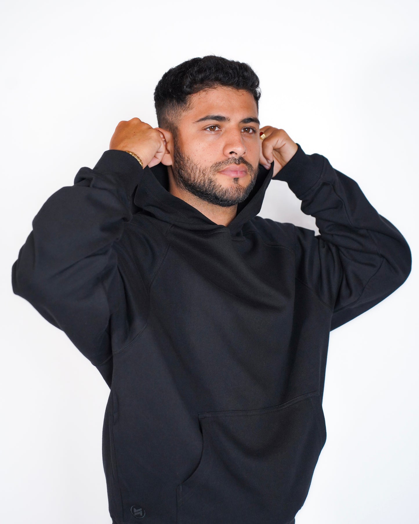 HOODIE OSLO - NEGRO